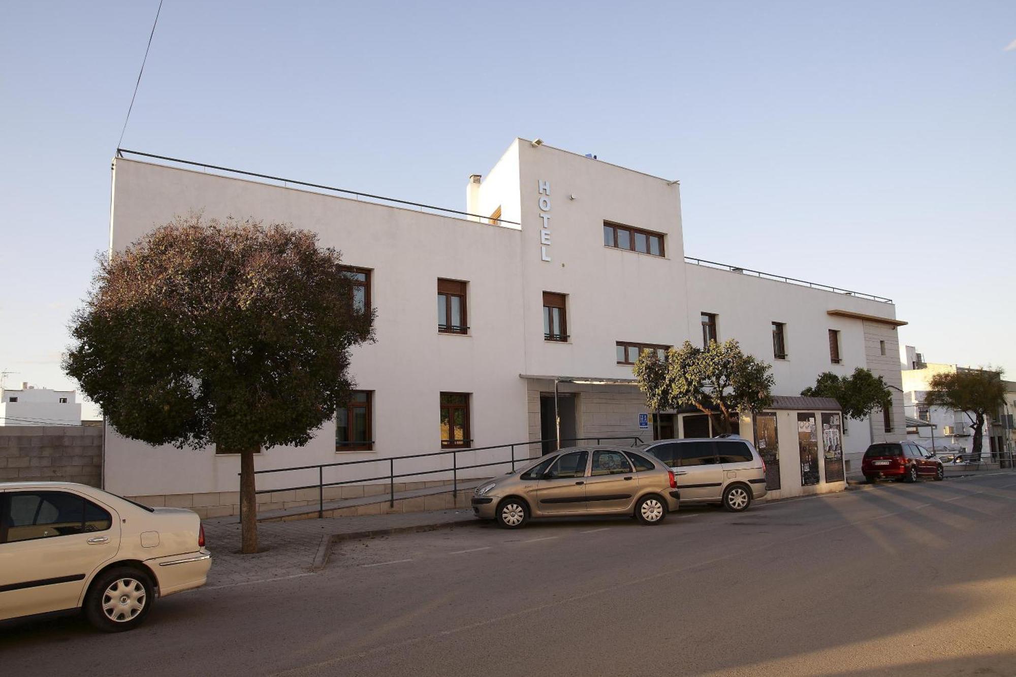 Hotel Albanta La Lantejuela Exterior photo